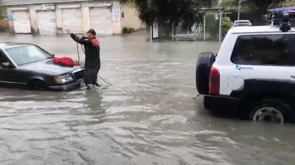 Yağışın fəsadlarının aradan qaldırılması davam etdirilir
