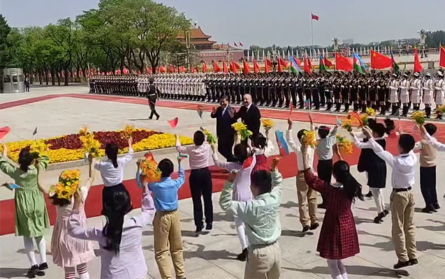 Prezident Çində belə qarşılandı - VİDEO