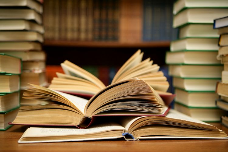 Bu gün Ümumdünya Kitab və Müəlliflik Hüququ Günüdür