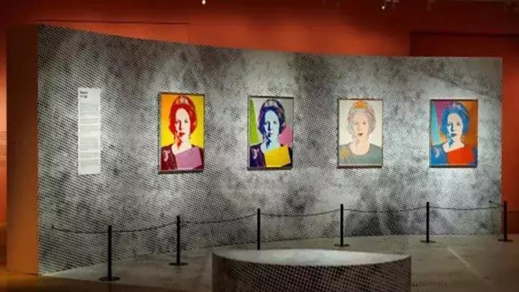 Məşhur rəssamın əsərləri zibilə atıldı - <span style="color:#ff0000">FOTO</span>