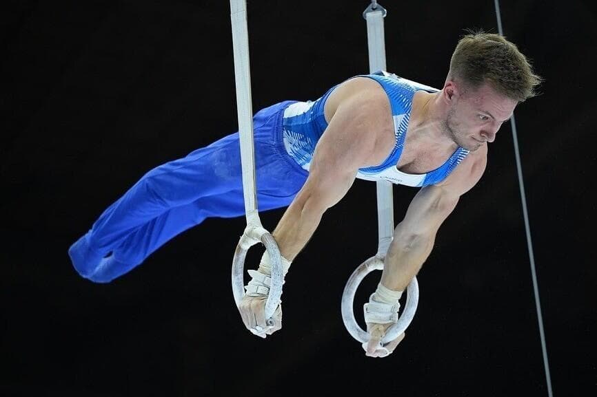 
Azərbaycan gimnastı Nikita Simonov gümüş medal qazandı