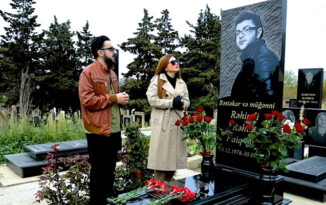 Rəhim Rəhimlinin məzarı başında çəkdirdikləri klip müzakirə yaratdı- VİDEO