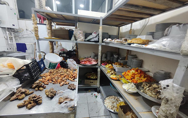 Bu da məşhur restoranın mətbəxti... - Kütləvi zəhərlənmə buna görə olub