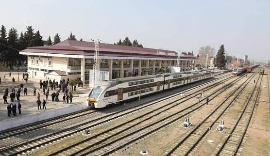 Xaçmazda gənc qatarın altında qaldı