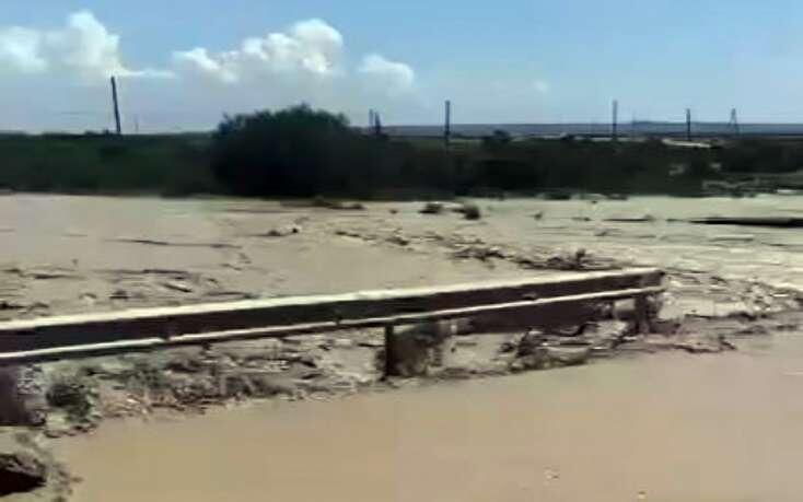 Polis selə düşən uşağı belə xilas etdi - VİDEO