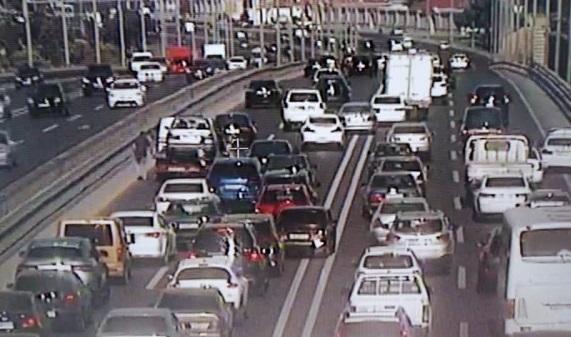 Bu prospektdə 3 maşın toqquşdu, böyük tıxac yarandı