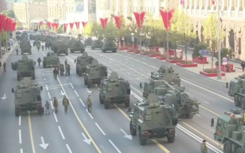 Hərbi texnika Moskvanın Qızıl Meydanında &ndash; <span style="color:#ff0000">VİDEO</span>
