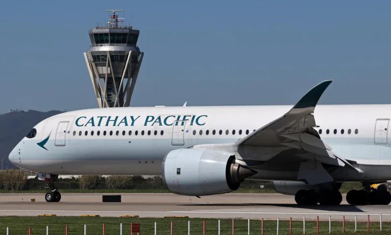 Biznes klassda üç yaşlı uşağa bir qədəh şərab verildi: Aviaşirkət qalmaqalın mərkəzində