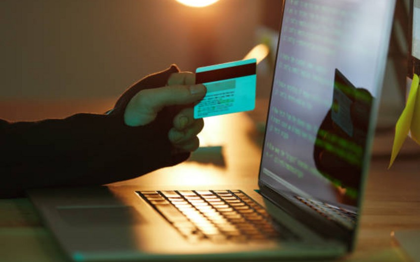 Bu il bank kartlarından 6 milyon manatdan çox pul oğurlanıb