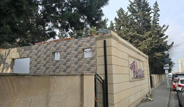 Bakının mərkəzində daha bir məşhur restoran sökülür