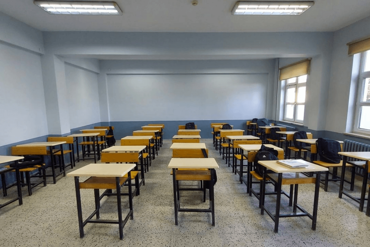 Azərbaycanda 64 məktəb bağlandı