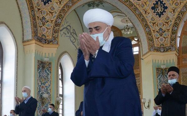 Təzəpir məscidində bayram namazı qılındı