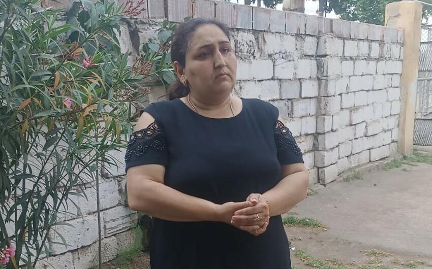 Valideynlərin üzük hədiyyə etdiyi müəllimdən açıqlama: "Bilsəydim götürməzdim"