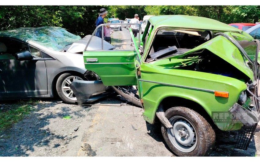 Qaxda ağır qəza: Xəsarət alanlar var - FOTO