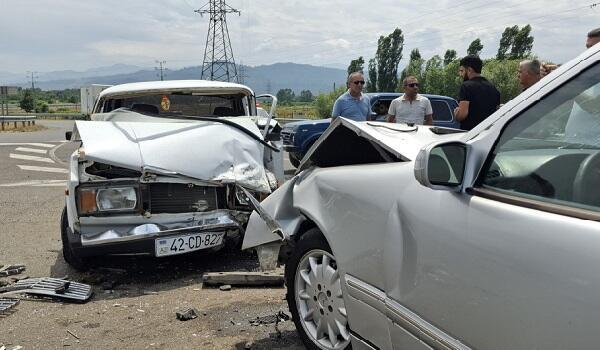 Lənkəranda ağır qəza: 5 nəfər xəsarət aldı - FOTO