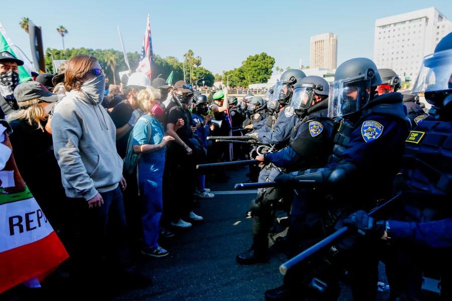 ABŞ-də gərginlik artır: Küçəyə çıxmaq qadağan edildi