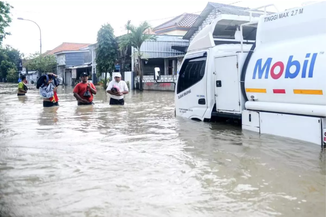 İndoneziyada güclü yağışlar daşqınlara səbəb oldu