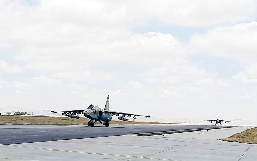 Hərbi pilotlarımız təlim-məşq uçuşları icra etdilər – VİDEO