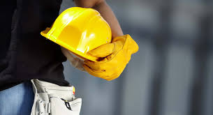 Usta işlədiyi binadan yıxılaraq öldü