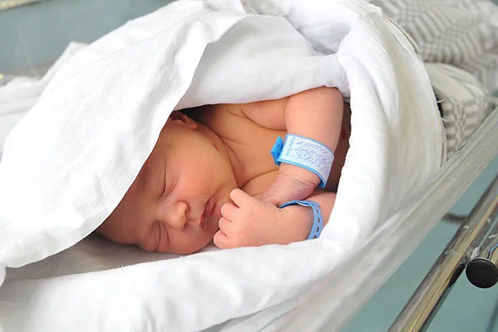 Doğulan körpələrə görə müavinət 600 manat OLDU – RƏSMİ