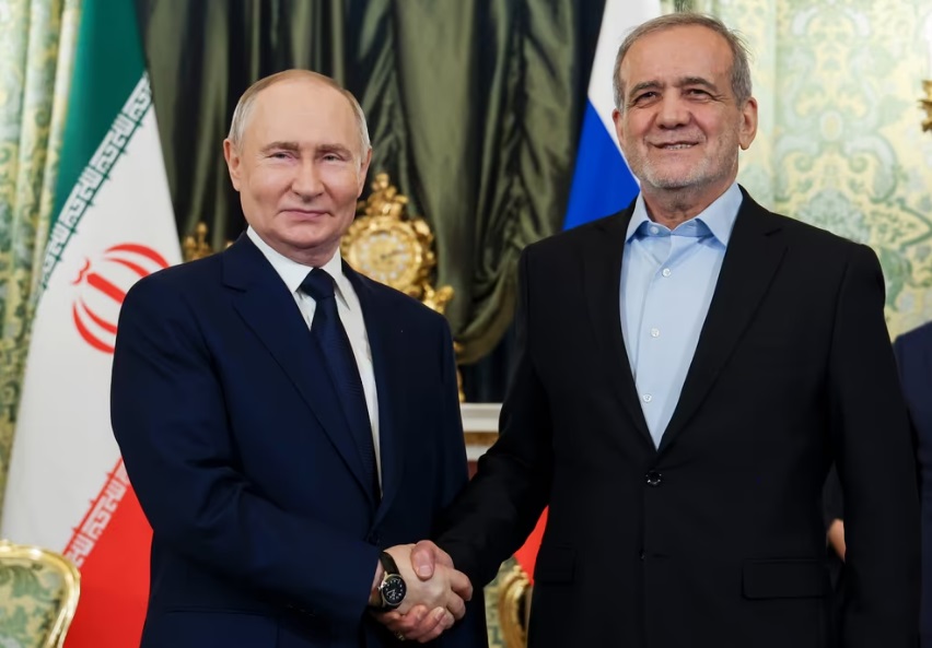 Putin Pezeşkianla telefonla danışdı