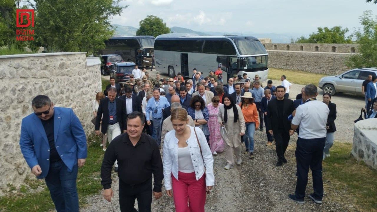 Hikmət Hacıyev xarici diplomatlarla birgə Bülbülün ev-muzeyində - <span style="color:#ff0000">VİDEO</span>