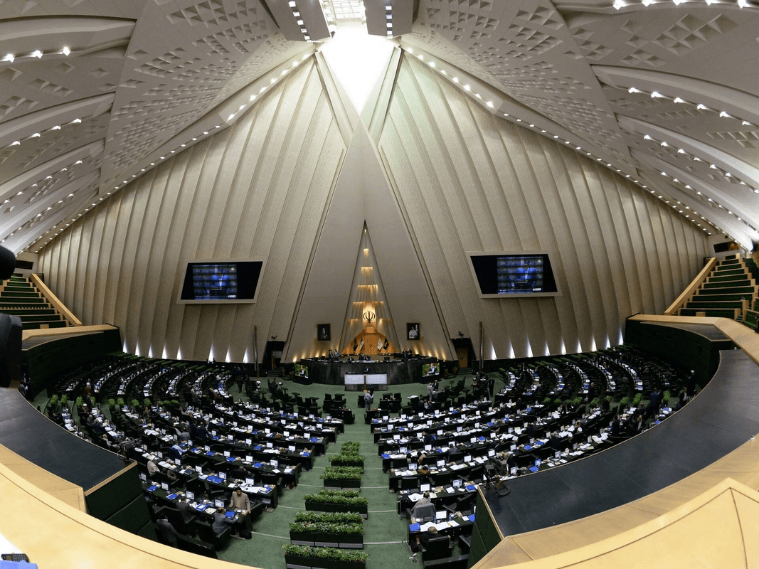 İran Parlamenti Hörmüz boğazının bağlanması ilə bağlı qərar qəbul etdi