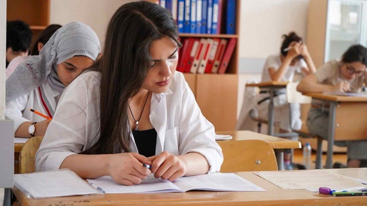 Buraxılış və qəbul imtahanları <span style="color:#ff0000">BİRLƏŞDİRİLƏCƏK?</span>