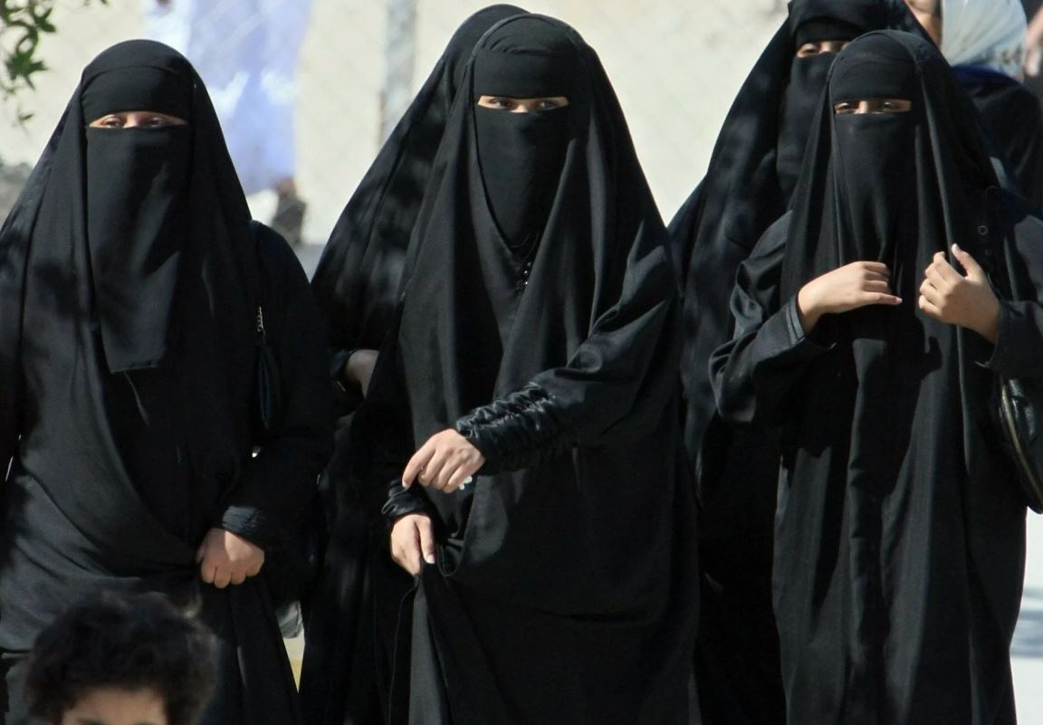 Qazaxıstanda ictimai yerlərdə niqab taxmaq QADAĞAN EDİLDİ
