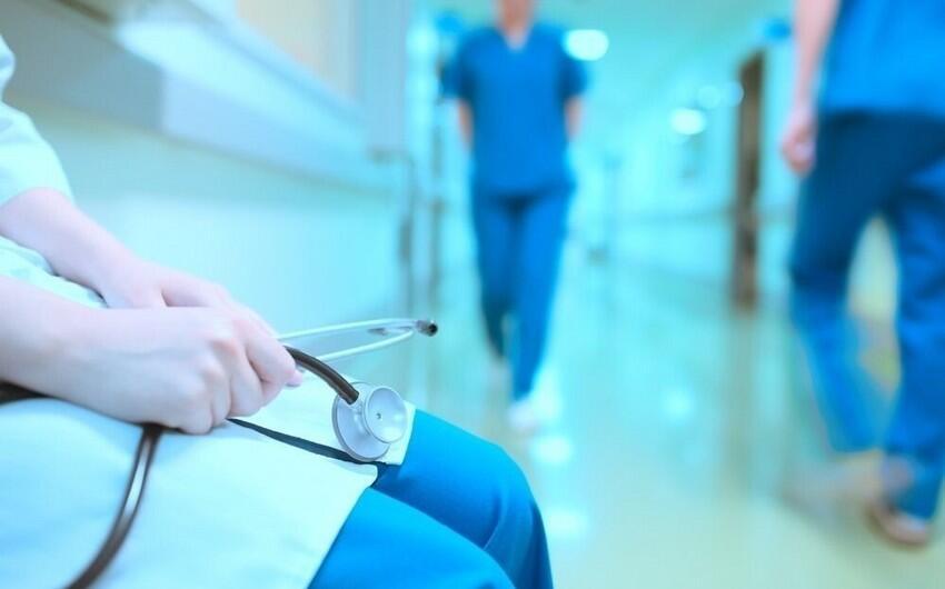 Bakıda 14-cü mərtəbədən yıxılaraq sağ qalan qızın SON DURUMU