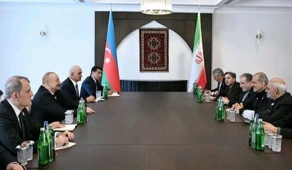 Pezeşkianla Xankəndi görüşündə divarda asılan xalçanın mesajı