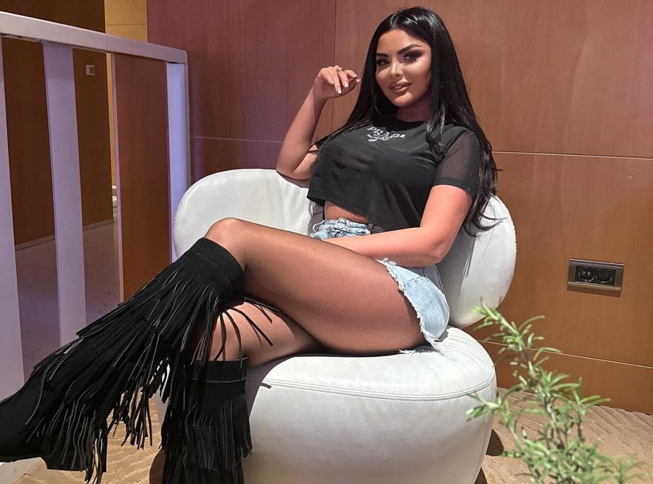 
&quot;Ərimi güdüb, yaxud soyunub gündəm olmamışam&quot;