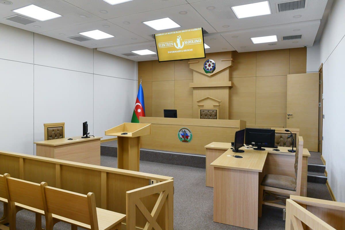 Sevgilisini daşla öldürən şəxs məhkəmədə hadisəni <span style="color:#ff0000">DANIŞDI: &ldquo;Söyüşə görə&hellip;&rdquo;</span>