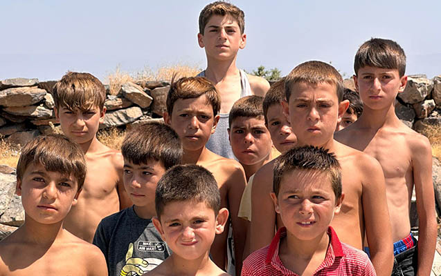 Bu göldə çimənlərin saçı saralır - FOTOLAR