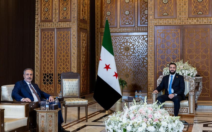 <span style="color:#ff0000">Hakan Fidan: </span>Suriya xalqının yanında olmağa davam edəcəyik