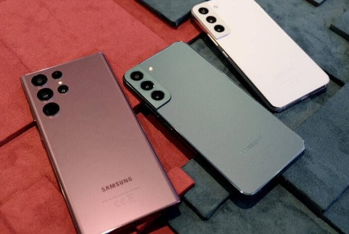 &quot;Samsung&quot; istifadəçilərinə ÜZÜCÜ XƏBƏR - <span style="color:#ff0000">Bu</span> <span style="color:#ff0000">modellər</span> <span style="color:#ff0000">üçün</span> <span style="color:#ff0000">yeniləmələr</span> <span style="color:#ff0000">dayandı