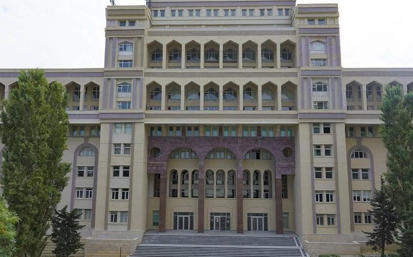 Tibb Universiteti təhsil haqqının artırılmasına münasibət <span style="color:#ff0000">bildirdi</span>