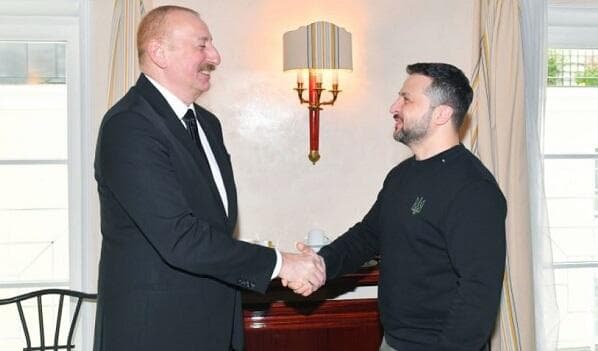 
İlham Əliyev Vladimir Zelenskini təbrik etdi