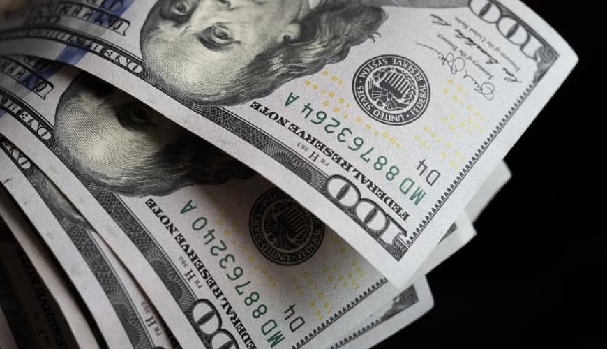 Qonşu ölkədə dollar rekord həddə bahalaşdı