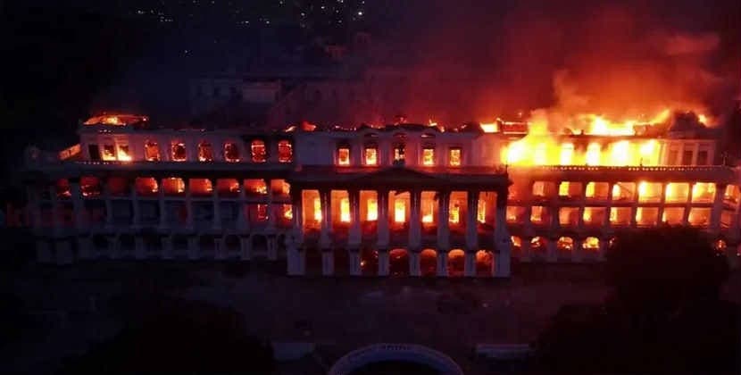 Nepalda etirazlar: Hökumət sarayı və baş nazirin malikanəsi yandı