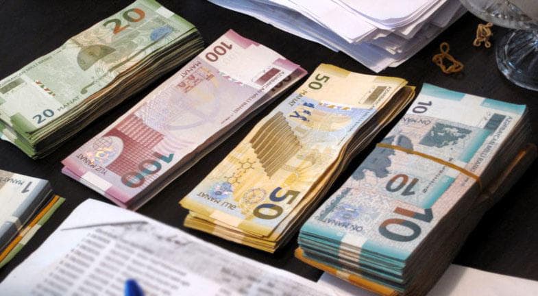 Orta aylıq maaş 1400 manatı ötəcək
