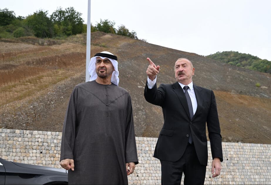 
Prezidentlər Şuşanın Daşaltı kəndinin fonunda şəkil çəkdiriblər -<span style="color:#ff0000"> FOTO</span>