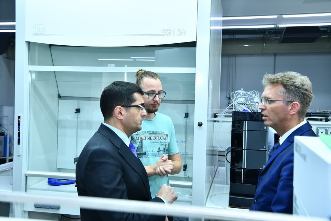 
Macarıstanın mədəniyyət və innovasiya naziri ADNSU-da olub - <span style="color:#ff0000">FOTO</span>