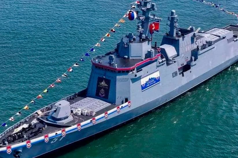 Cənubi Koreya Şimali Koreya gəmisinə atəş açdı
