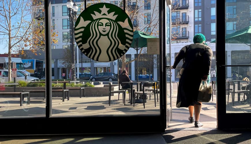 
&quot;Starbucks&quot; yüzlərlə mağazasını bağlayır - <span style="color:#ff0000">900 iş yeri ixtisar ediləcək</span>