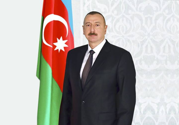 İlham Əliyev şəhidlərin xatirəsini bir dəqiqəlik sükutla yad etdi
