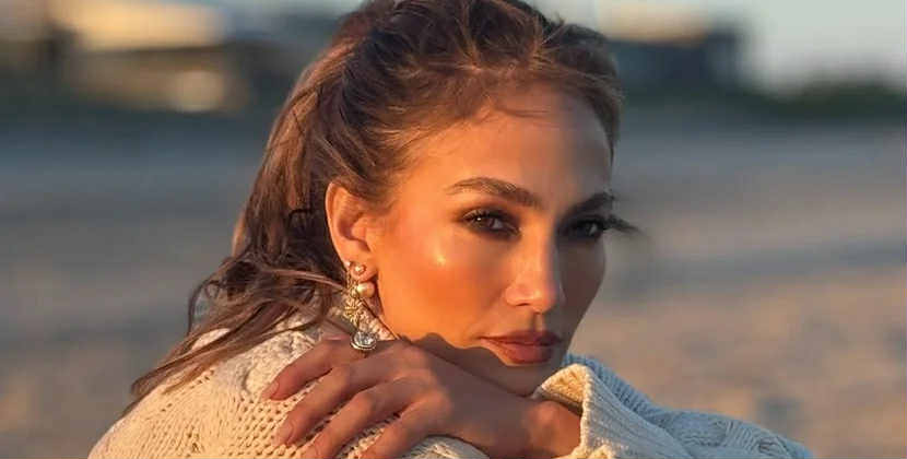 Cennifer Lopez makiyajsız fotolarını paylaşdı - FOTOLAR