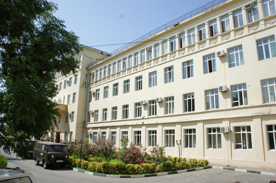 Yaşlı kişi xəstəxana binasından yıxılaraq öldü