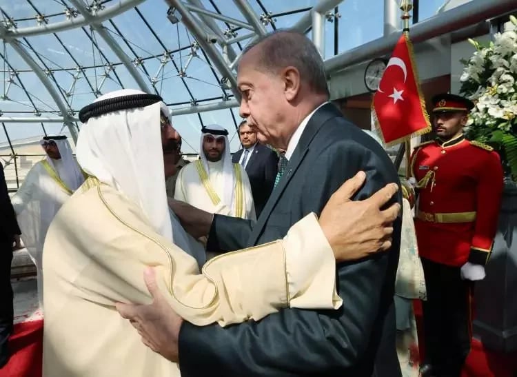 Ərdoğanı Küveytdə belə qarşıladılar - FOTOLAR