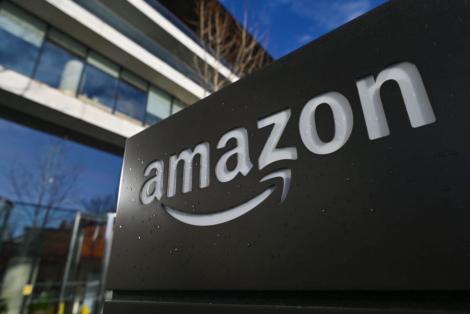 "Amazon" işçilərinin 75 faizini avtomatlaşdıracaq